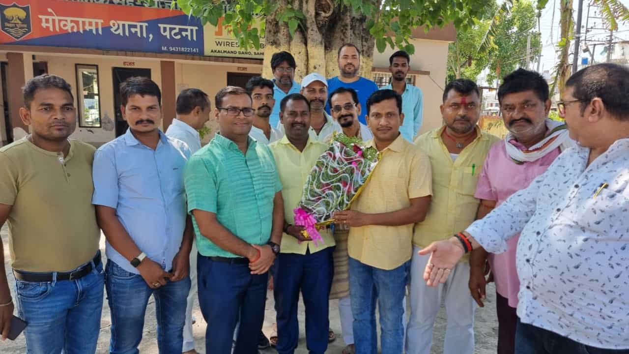 Ward councilors and councilor representatives of Mokama welcomed newly appointed Inspector Anil Pandey