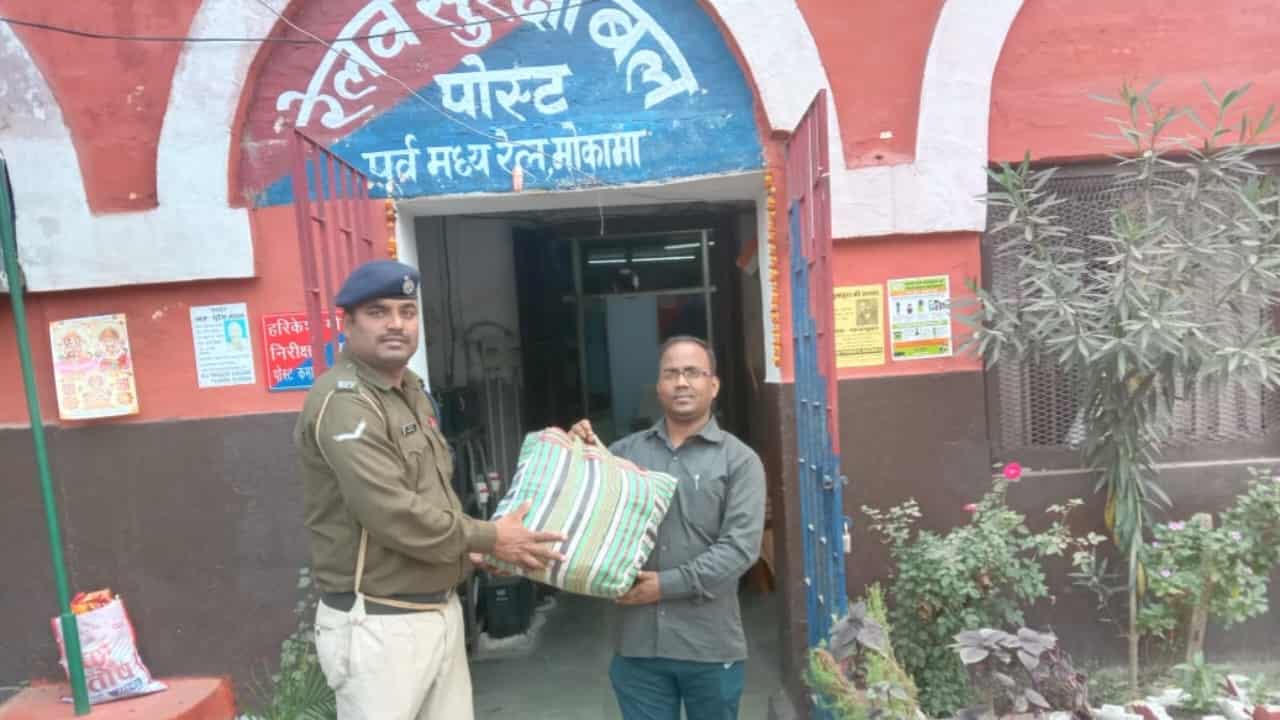 Due to the wisdom of RPF constable Santosh Kumar Singh the lost luggage of the passenger was recovered